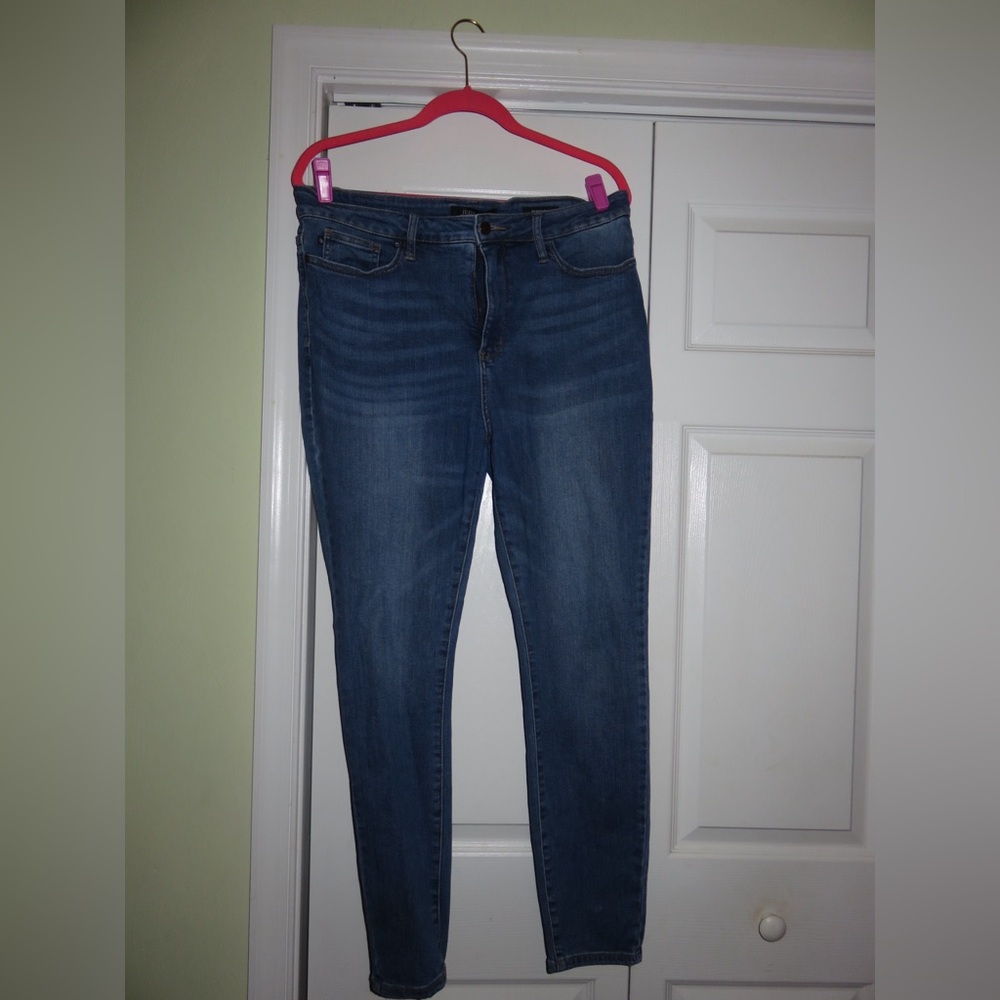 Judy blue women's jeans.